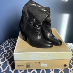 Michael Michael Kors Black snakeskin heeled bootie Size 9 New Never Worn W/Box